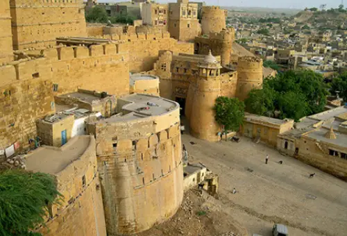 Jaisalmer Fort : A Golden Citadel Rising from the Sands of Time