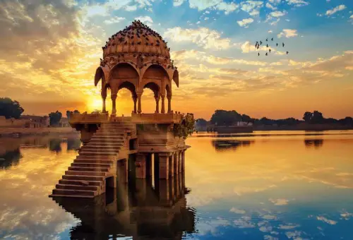 Gadisar Lake: A Tranquil Oasis in the Heart of Jaisalmer