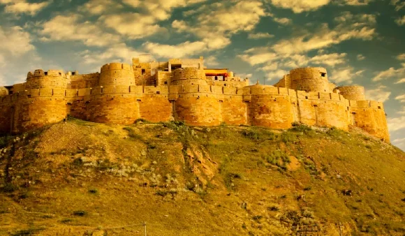 Jaisalmer Fort : A Golden Citadel Rising from the Sands of Time